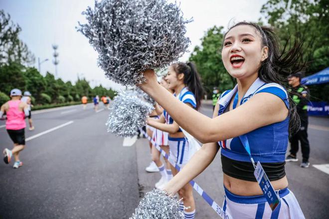 未中签也能享受暖心福利！9大景点免费游、1000万消费券…这场马拉松太良心了！(图1)