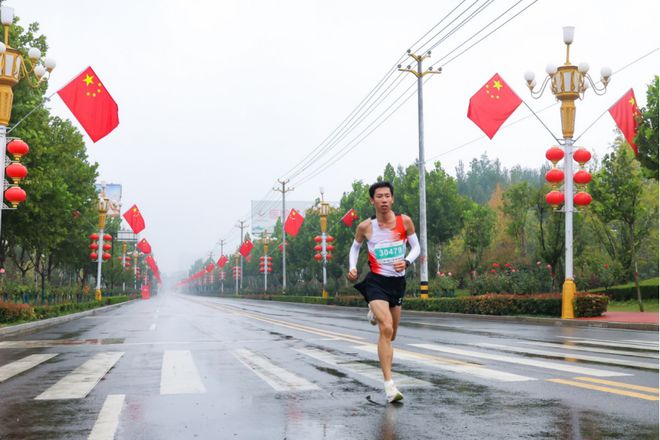 马孔多代言人李鸿浩2小时24分获三门峡黄河马拉松国内亚军平均配速323(图4)