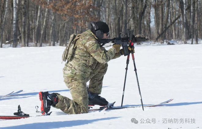 美国海军爆炸物处理小组参加雪蟹演习提高未来北极行动的战备能力